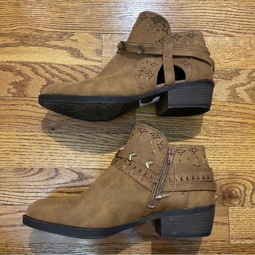 NWOT Sugar Cognac Western Aztec Cut Out Ankle Boots - Picture 4 of 13